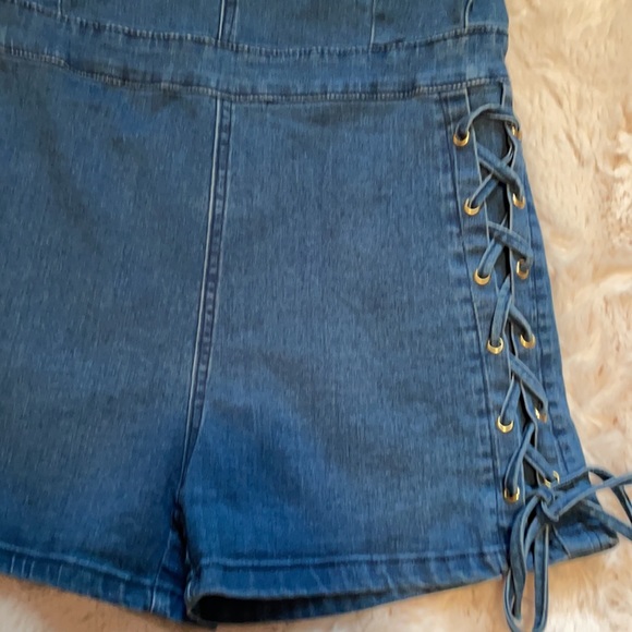 Jean short romper- size Medium - Picture 4 of 6